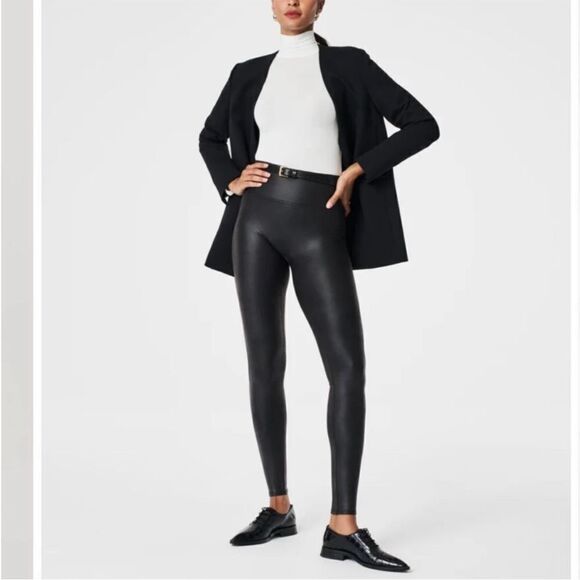 EXCELLENT CONDITION WOMEN’S MEDIUM SPANX BLACK FAUX LEATHER HI-WAISTED LEGGINGS - Picture 1 of 10
